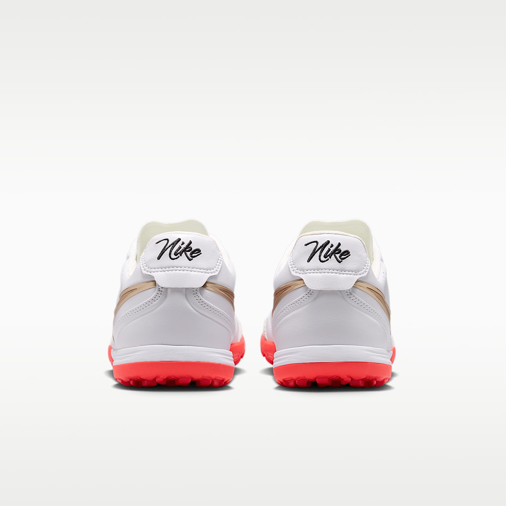 Nike Tiempo Ligera Pro Low-Top-Fußballschuh für Turf – Weiß/Bright Crimson/Blur