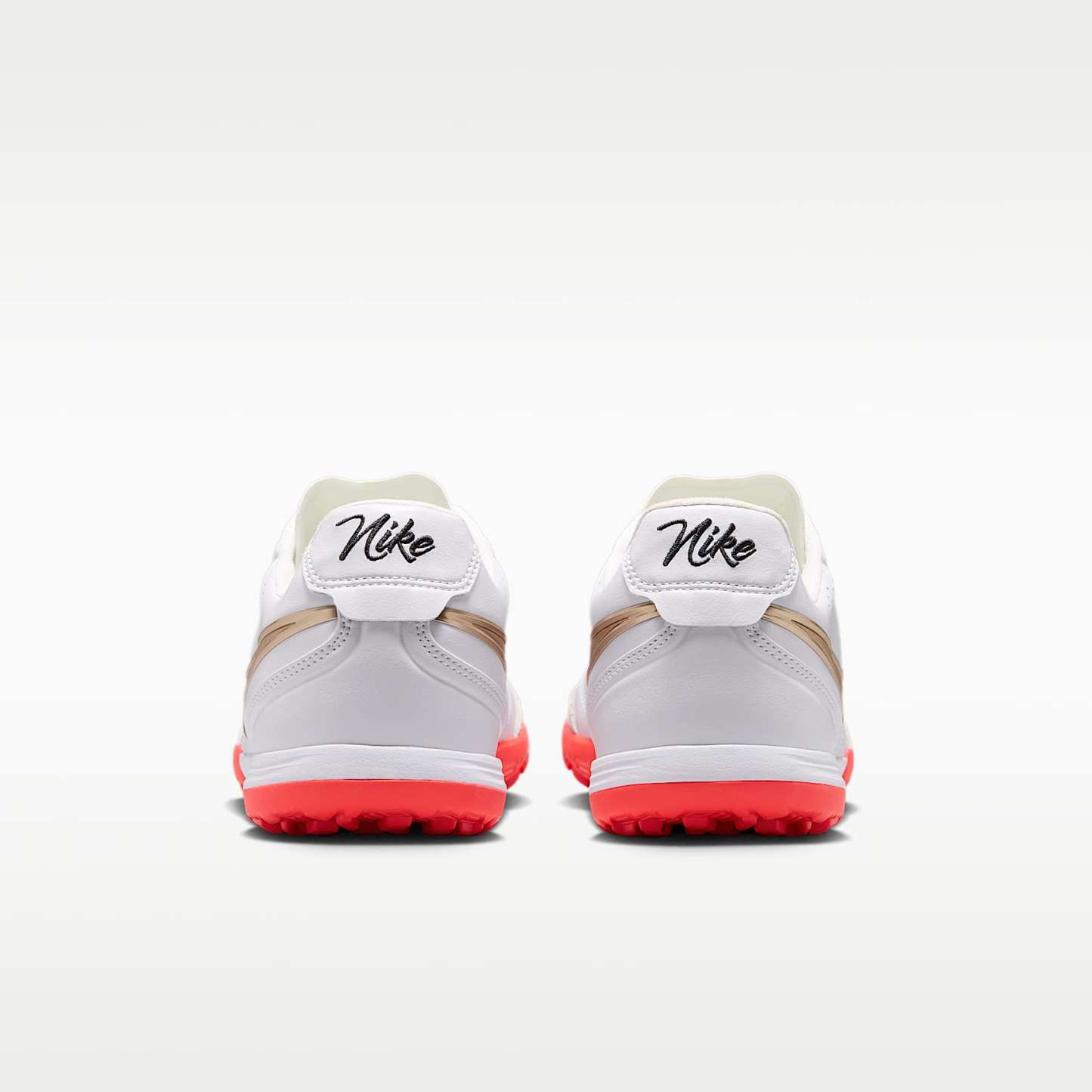 Nike Tiempo Ligera Pro Low-Top-Fußballschuh für Turf – Weiß/Bright Crimson/Blur