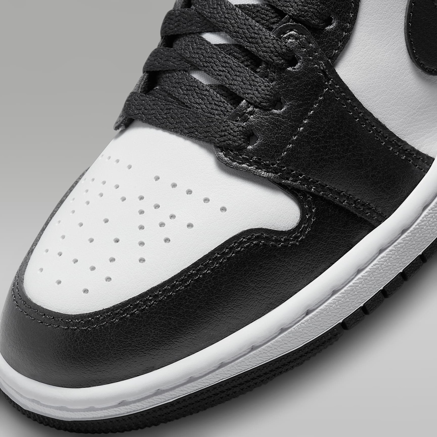 Air Jordan 1 Mid Damenschuh – Weiß/Weiß/Schwarz