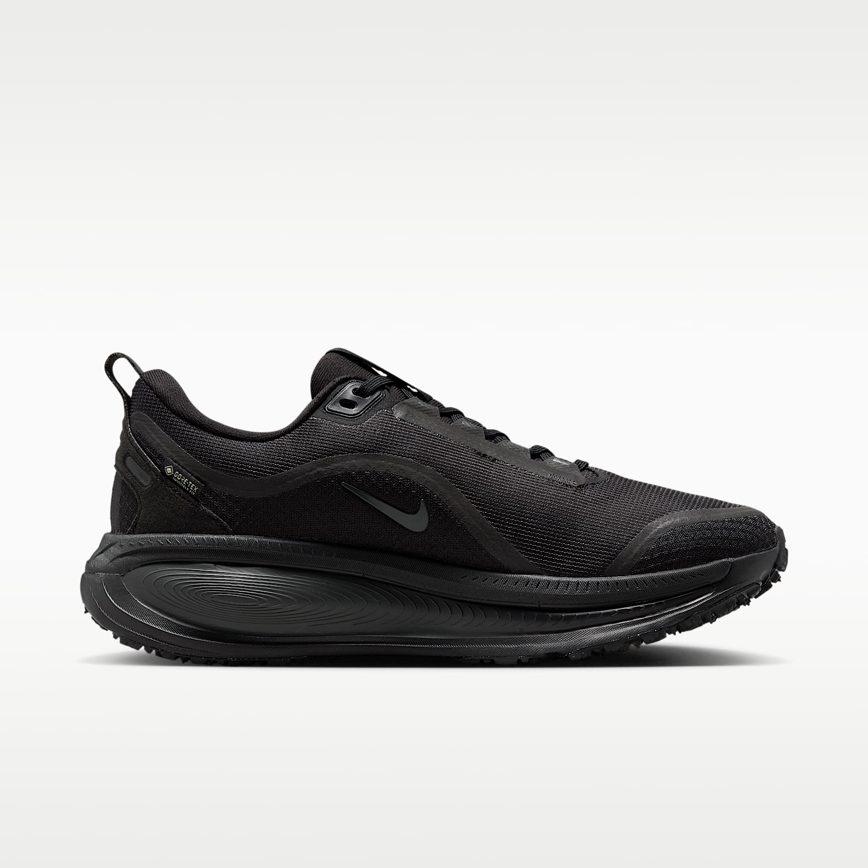 Nike Vomero 18 GORE-TEX Wasserdichter Straßenlaufschuh mit reflektierenden Designakzenten (Damen) – Schwarz/Anthracite