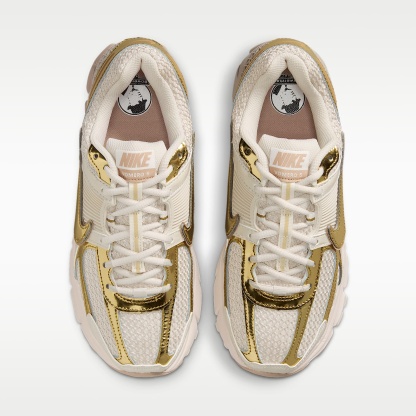 Nike Zoom Vomero 5 Schuh (Damen) – Light Orewood Brown/Hemp/Phantom/Metallic Gold