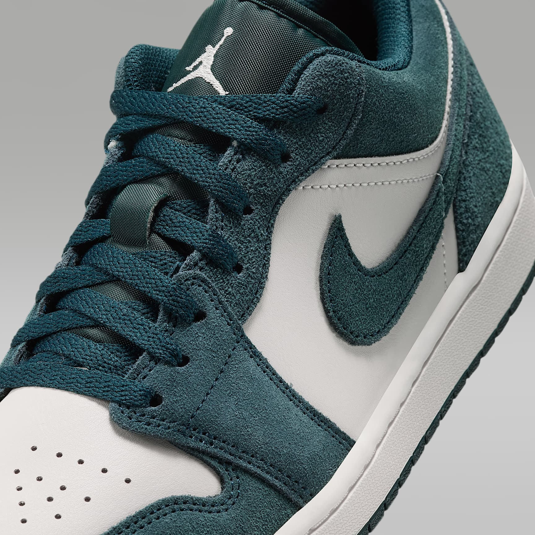 Air Jordan 1 Low Herrenschuh – Midnight Spruce/Pale Ivory/Light Orewood Brown