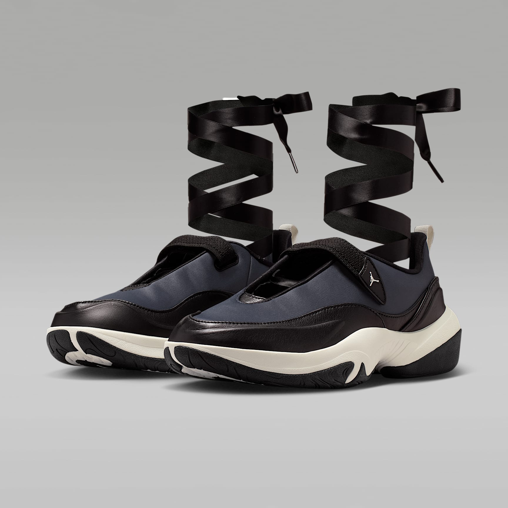 Jordan Pointe Schuh (Damen) – Schwarz/Sail