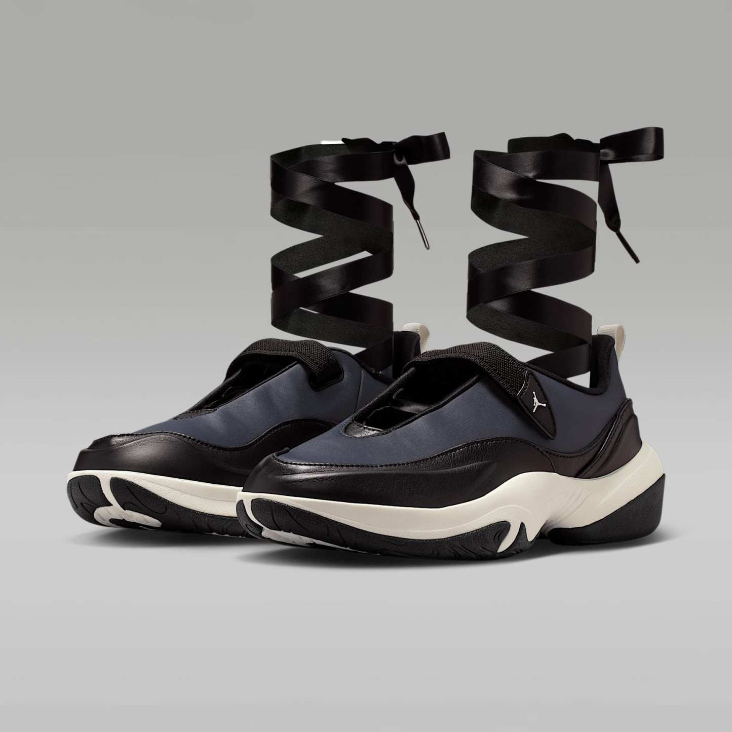 Jordan Pointe Schuh (Damen) – Schwarz/Sail