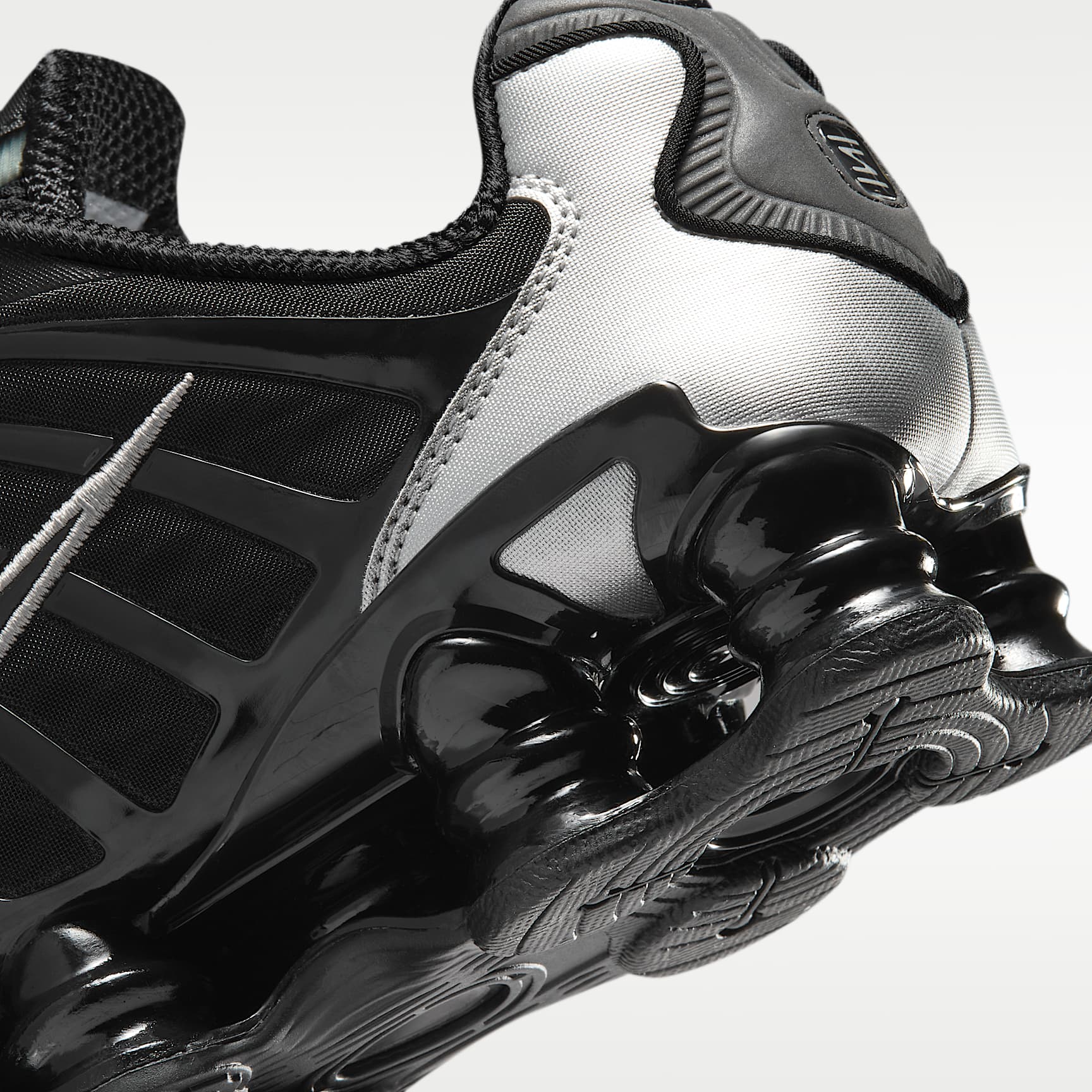 Nike Shox TL Schuh (Damen) – Schwarz/Metallic Silver