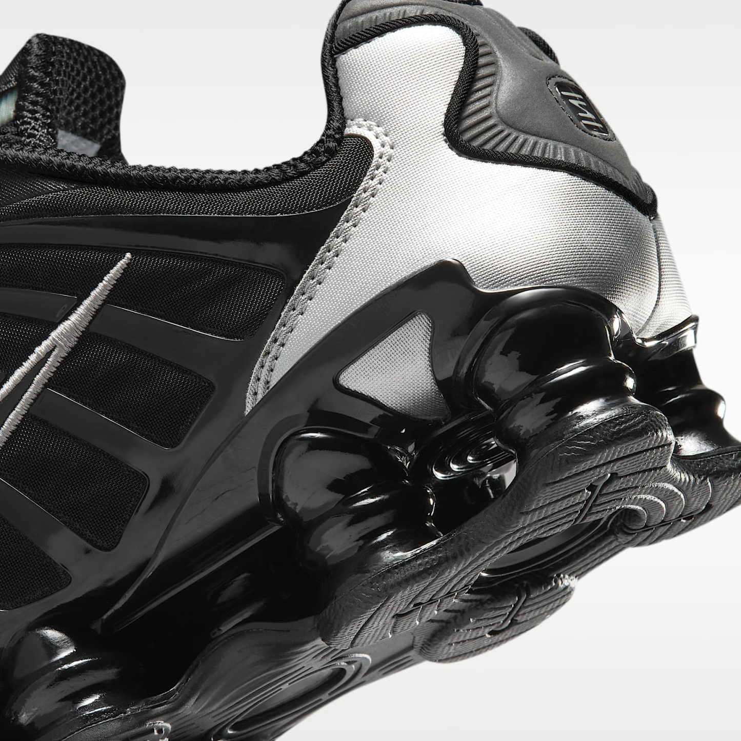 Nike Shox TL Schuh (Damen) – Schwarz/Metallic Silver