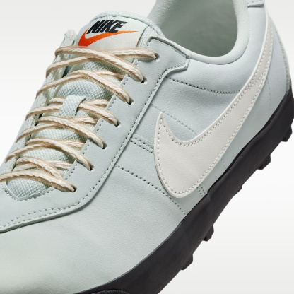 Nike Astrograbber Schuh (Herren) – Light Silver/Phantom/Schwarz/Sail