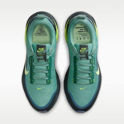 Nike Vomero 18 GORE-TEX wasserdichter Straßenlaufschuh mit reflektierenden Akzenten (Herren) – Seaweed/Cannon/Volt/Barely Volt