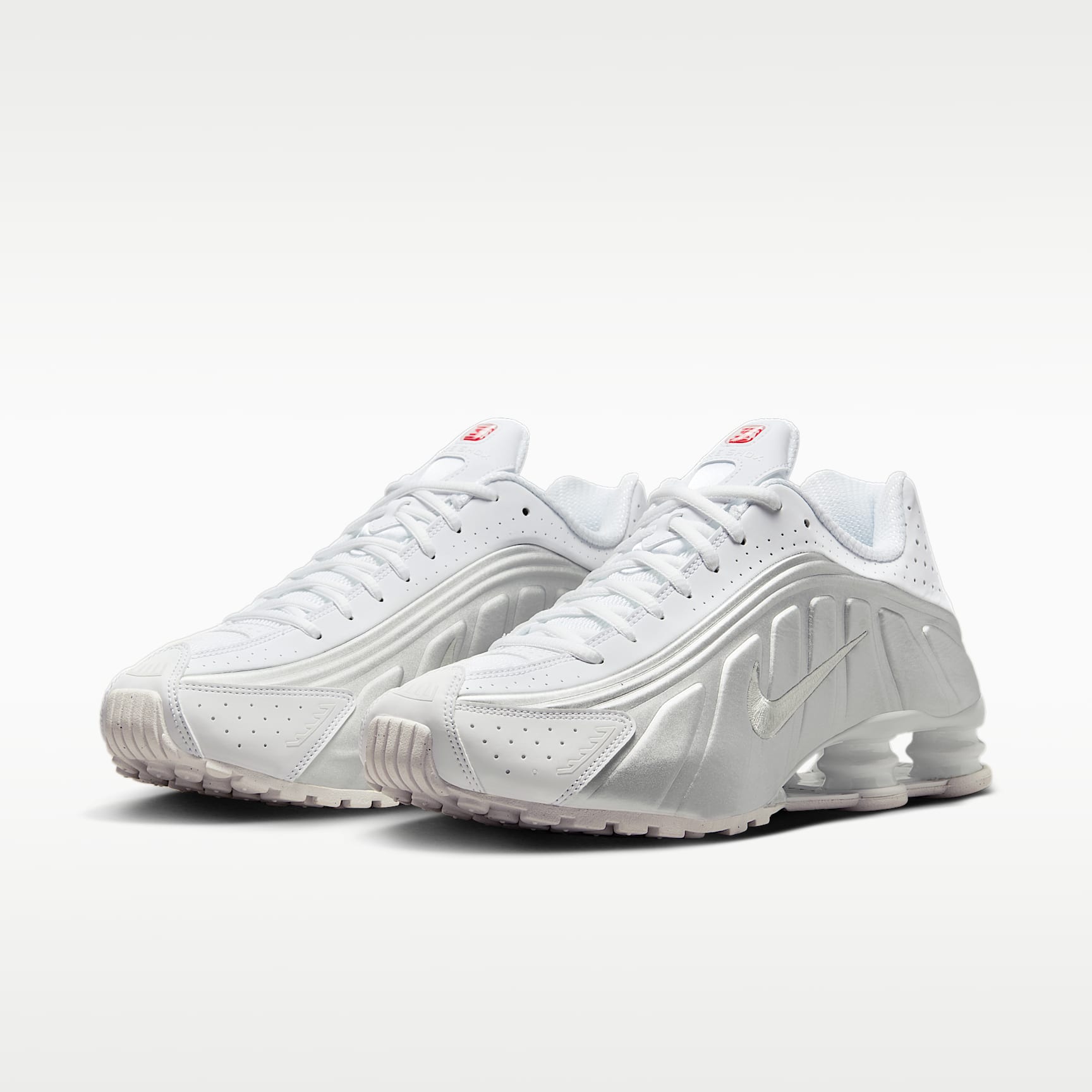Nike Shox R4 Schuh (Herren) – Weiß/Weiß/Bright Crimson/Metallic Silver