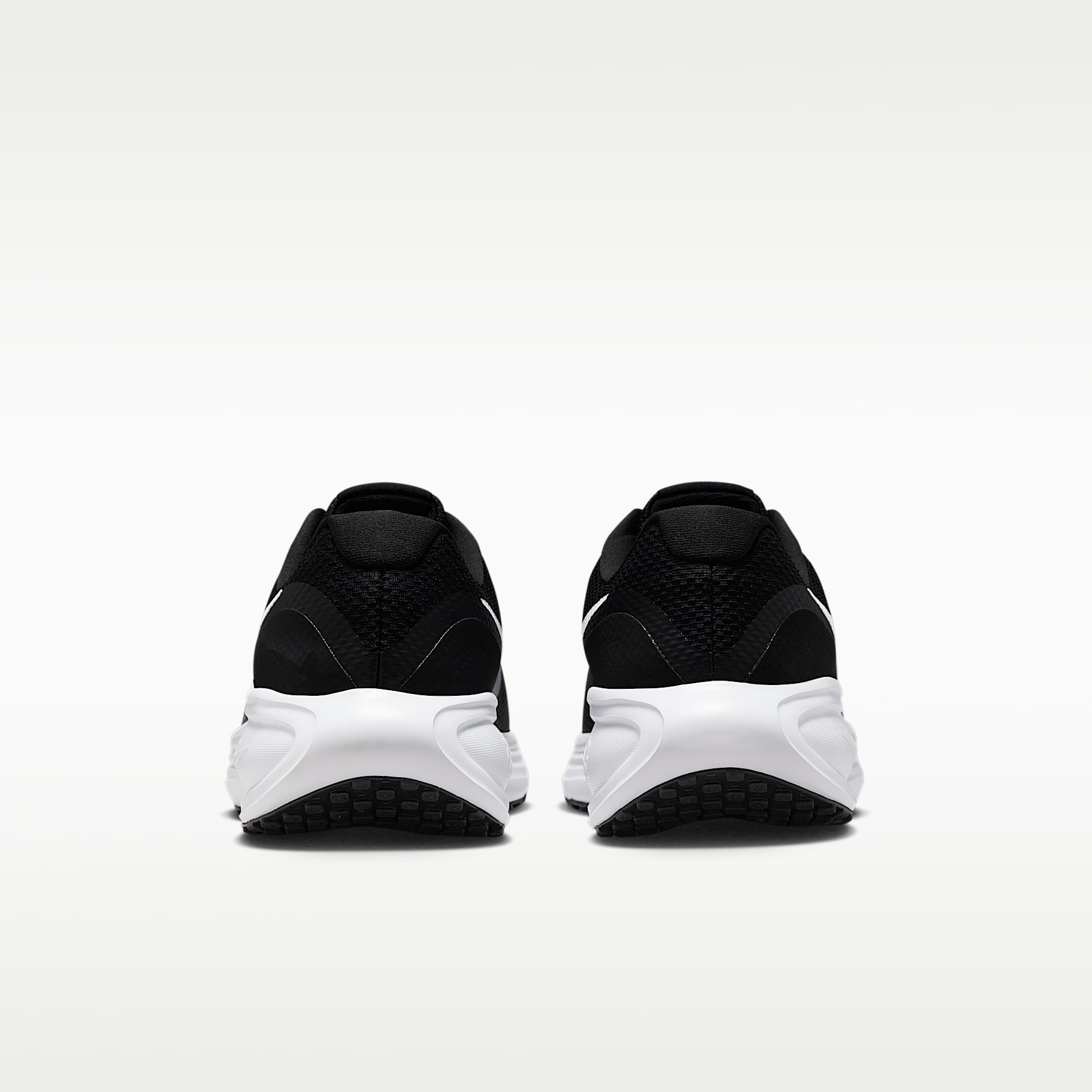 Nike Revolution 8 Straßenlaufschuh (Herren, weit) – Schwarz/Schwarz/Weiß