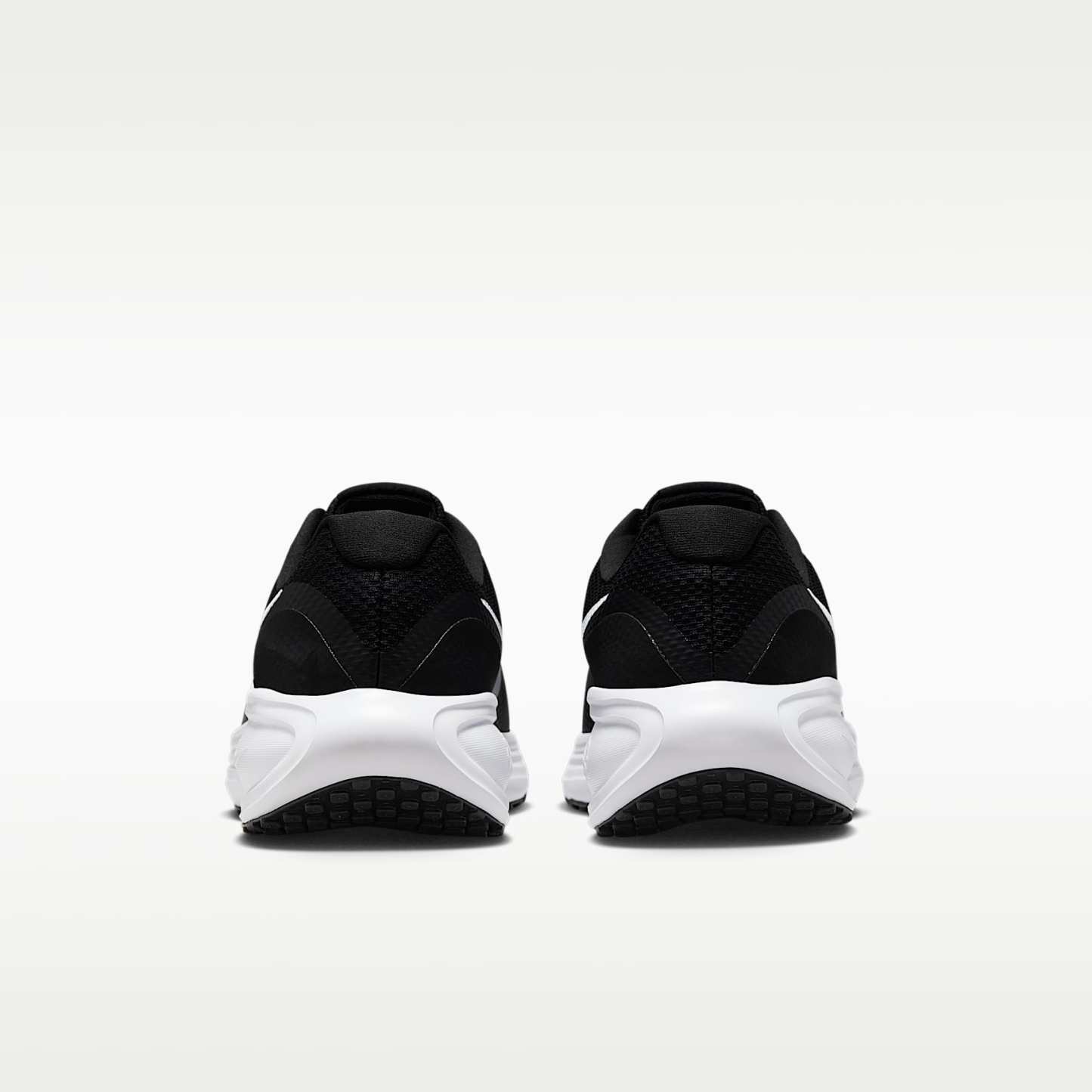 Nike Revolution 8 Straßenlaufschuh (Herren, weit) – Schwarz/Schwarz/Weiß