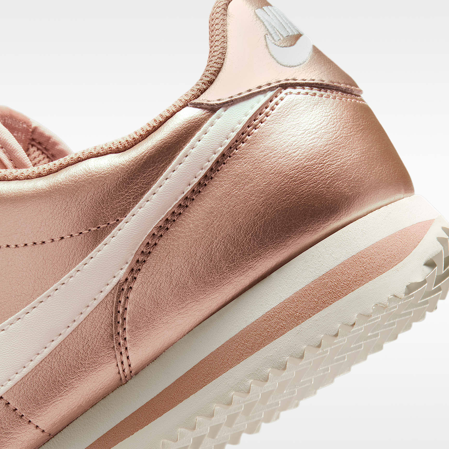 Nike Cortez Schuh (Damen) – Metallic Red Bronze/Rose Whisper/Sail