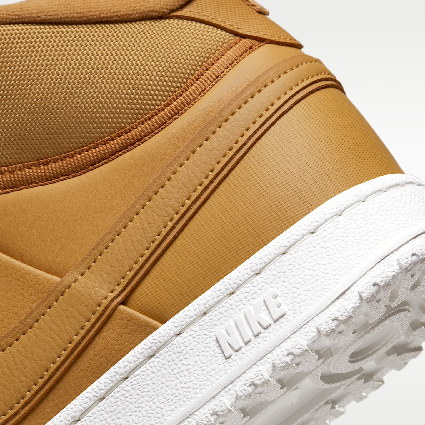 Nike Court Vision Mid winterfester Schuh (Herren) – Elemental Gold/Sail/Desert Ochre/Elemental Gold