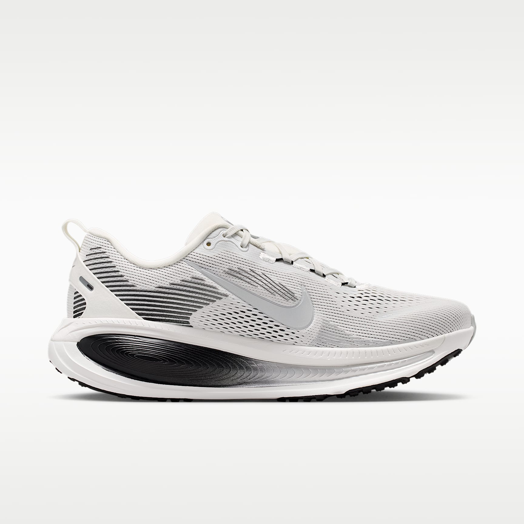 Nike Vomero 18 Straßenlaufschuh (Herren) – Summit White/Schwarz/Off White/Metallic Silver