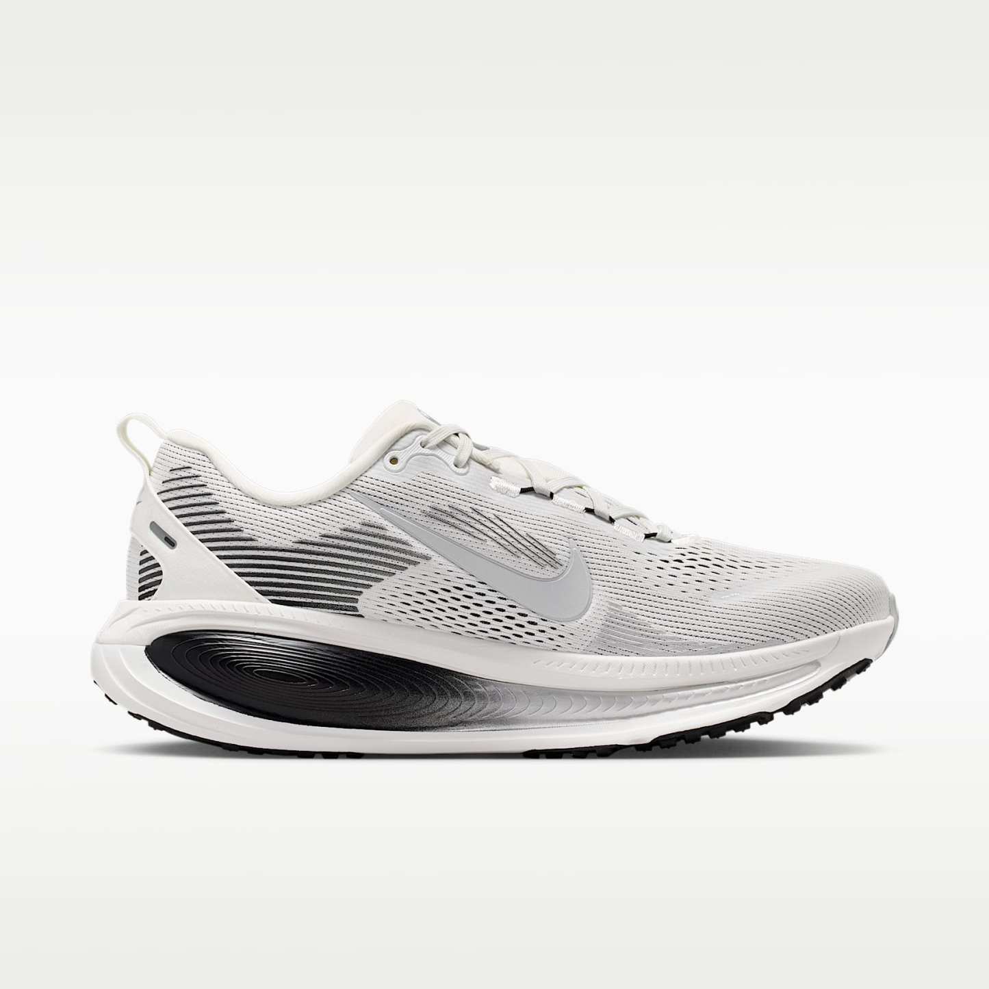 Nike Vomero 18 Straßenlaufschuh (Herren) – Summit White/Schwarz/Off White/Metallic Silver
