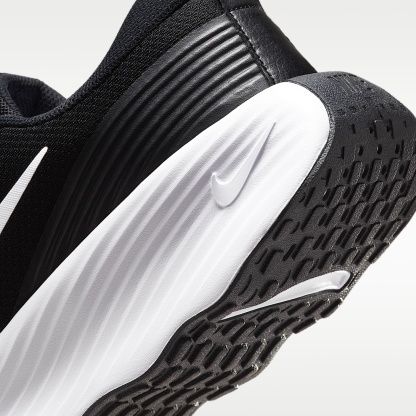 Nike Promina Walking-Schuh (Herren) – Schwarz/Weiß