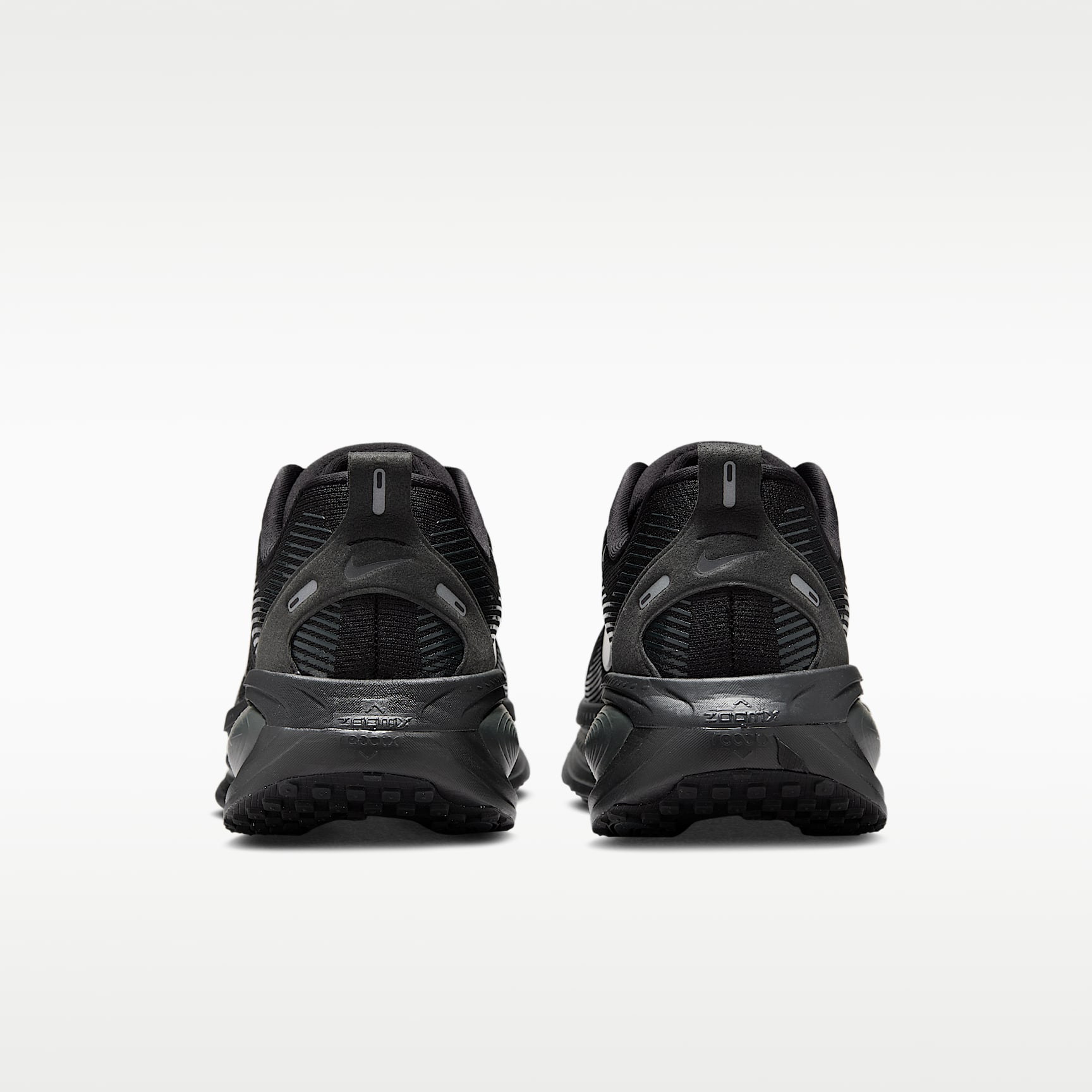 Nike Vomero 18 Straßenlaufschuh (Herren) – Schwarz/Dark Smoke Grey/Light Smoke Grey/Schwarz