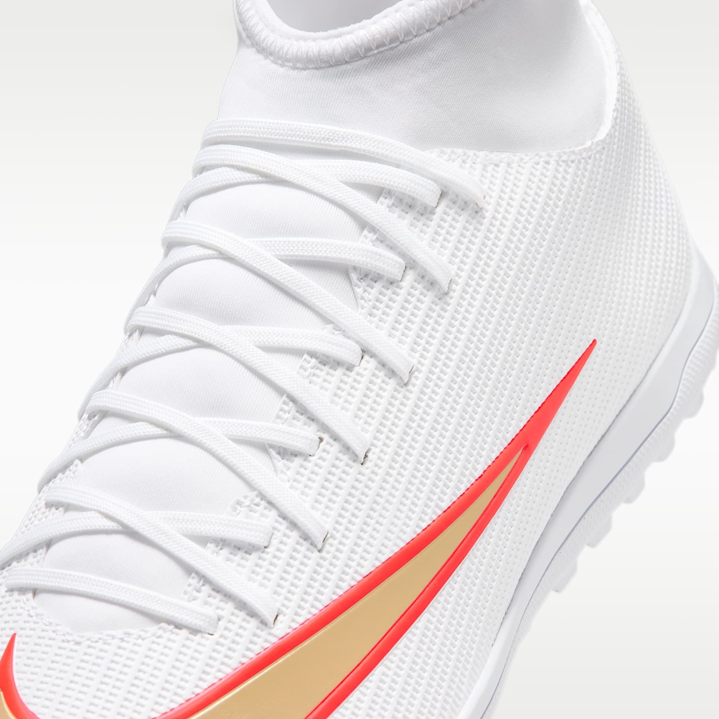 Nike Mercurial Superfly 11 Club High-Top-Fußballschuh für Turf – Weiß/Bright Crimson/Blur