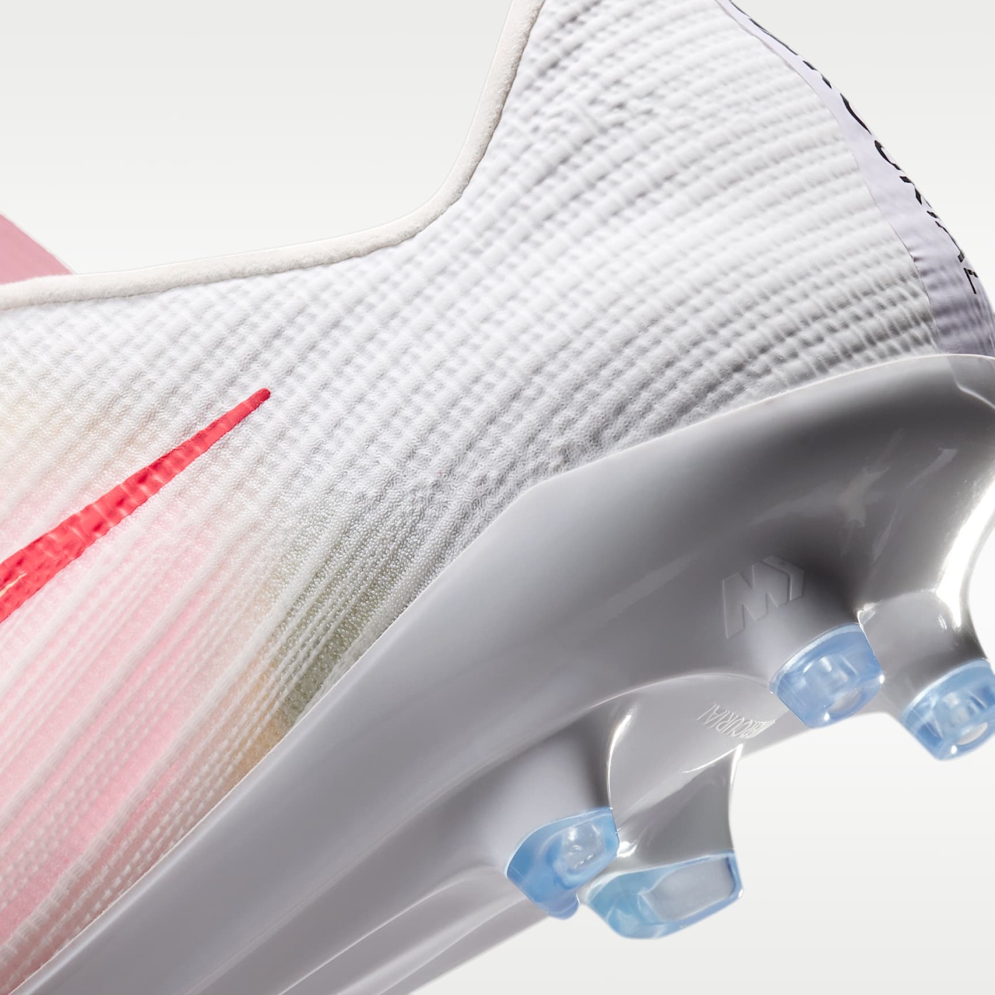 Nike Mercurial Superfly 11 Pro Low-Top-Fußballschuh für Kunstrasen – Weiß/Bright Crimson/Blur