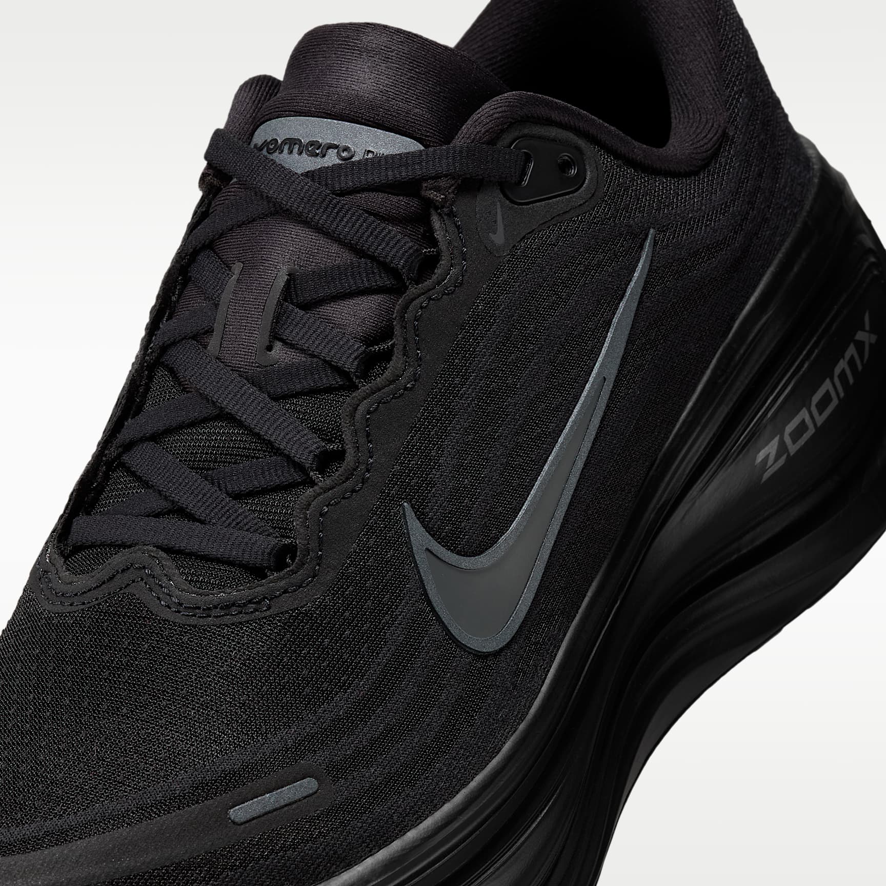 Nike Vomero Plus Straßenlaufschuh (Damen) – Schwarz/Metallic Dark Grey/Cool Grey/Dark Smoke Grey