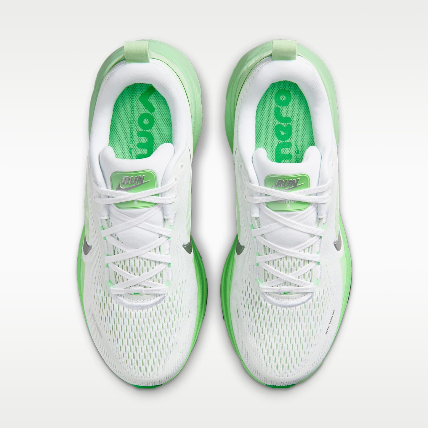 Nike Vomero 18 Straßenlaufschuh (Damen) – Weiß/Illusion Green/Court Green/Metallic Silver