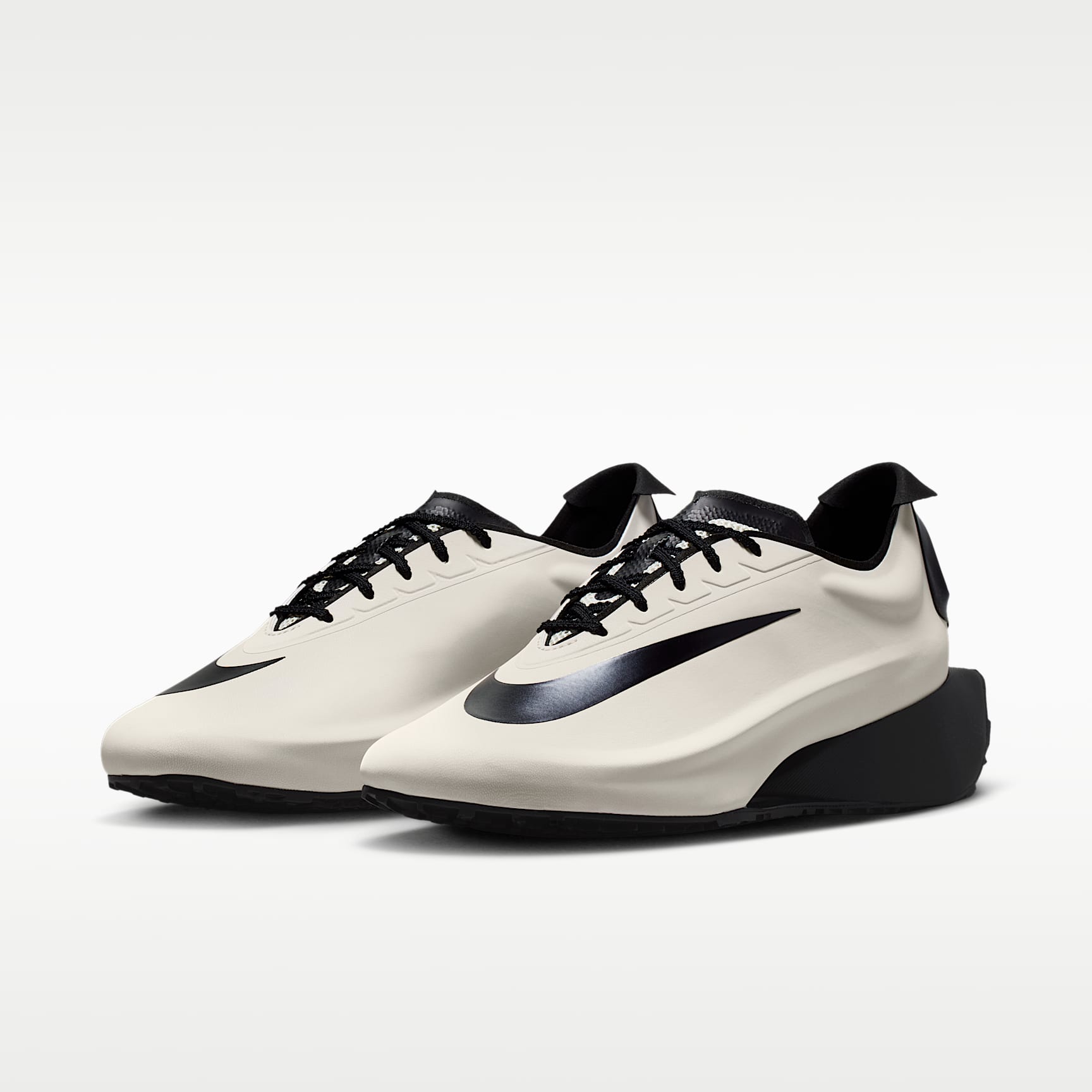 Nike First Sight Noir Schuh (Damen) – Light Bone/Metallic Dark Grey/Schwarz
