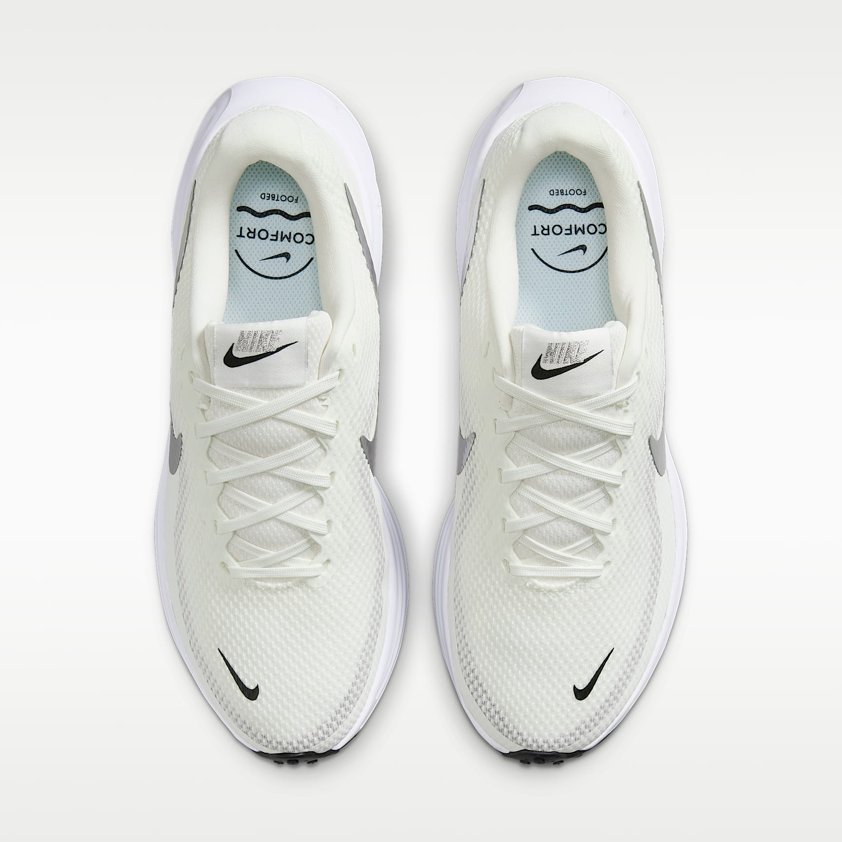 Nike Revolution 8 Straßenlaufschuh (Damen) – Sail/Weiß/Schwarz/Metallic Silver