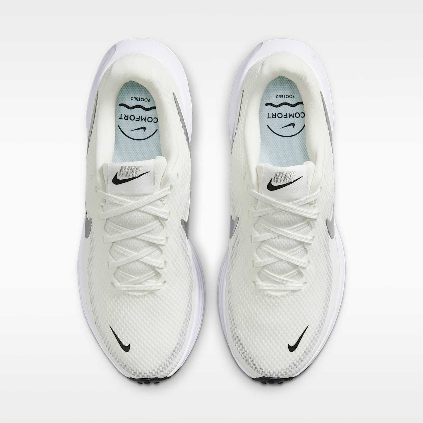 Nike Revolution 8 Straßenlaufschuh (Damen) – Sail/Weiß/Schwarz/Metallic Silver
