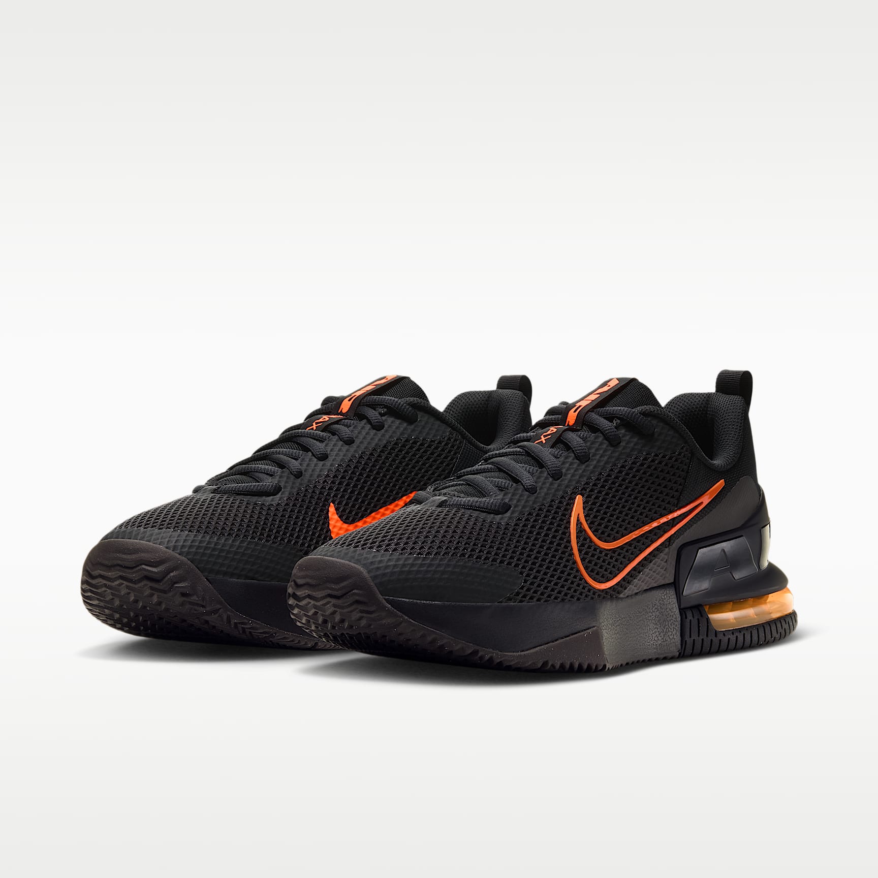 Nike Air Max Alpha Trainer 6 Workout-Schuh (Herren) – Off Noir/Medium Ash/Cream II/Total Orange