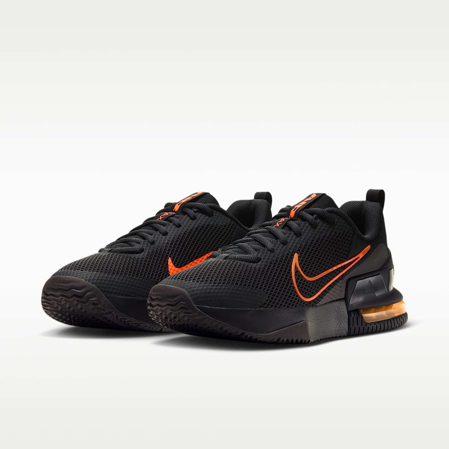 Nike Air Max Alpha Trainer 6 Workout-Schuh (Herren) – Off Noir/Medium Ash/Cream II/Total Orange
