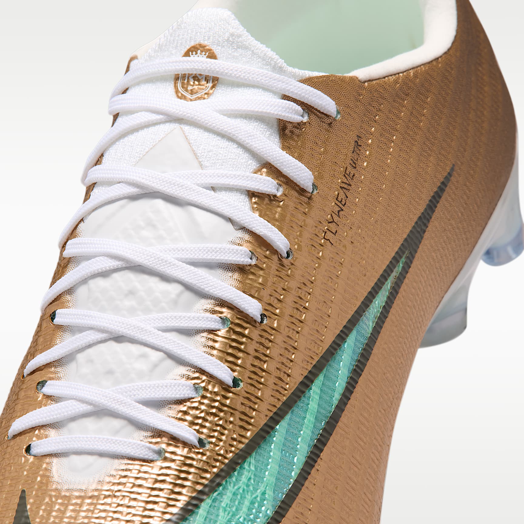 Nike Mercurial Superfly 11 Elite „Kylian Mbappé“ Low-Top-Fußballschuh für Kunstrasen – Metallic Gold/Green Glow
