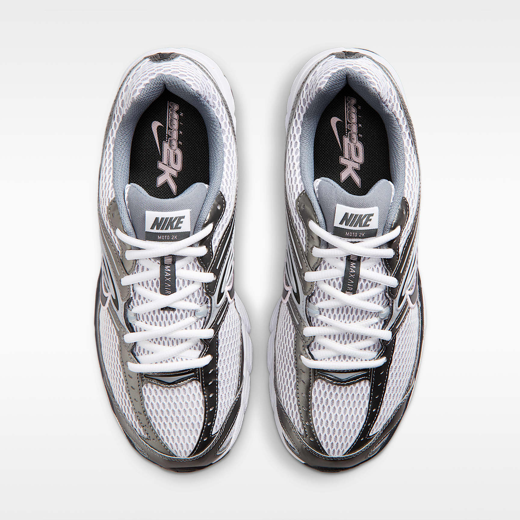 Nike Air Max Moto 2K Schuh (Herren) – Smoke Grey/Anthracite/Pink Foam/Weiß