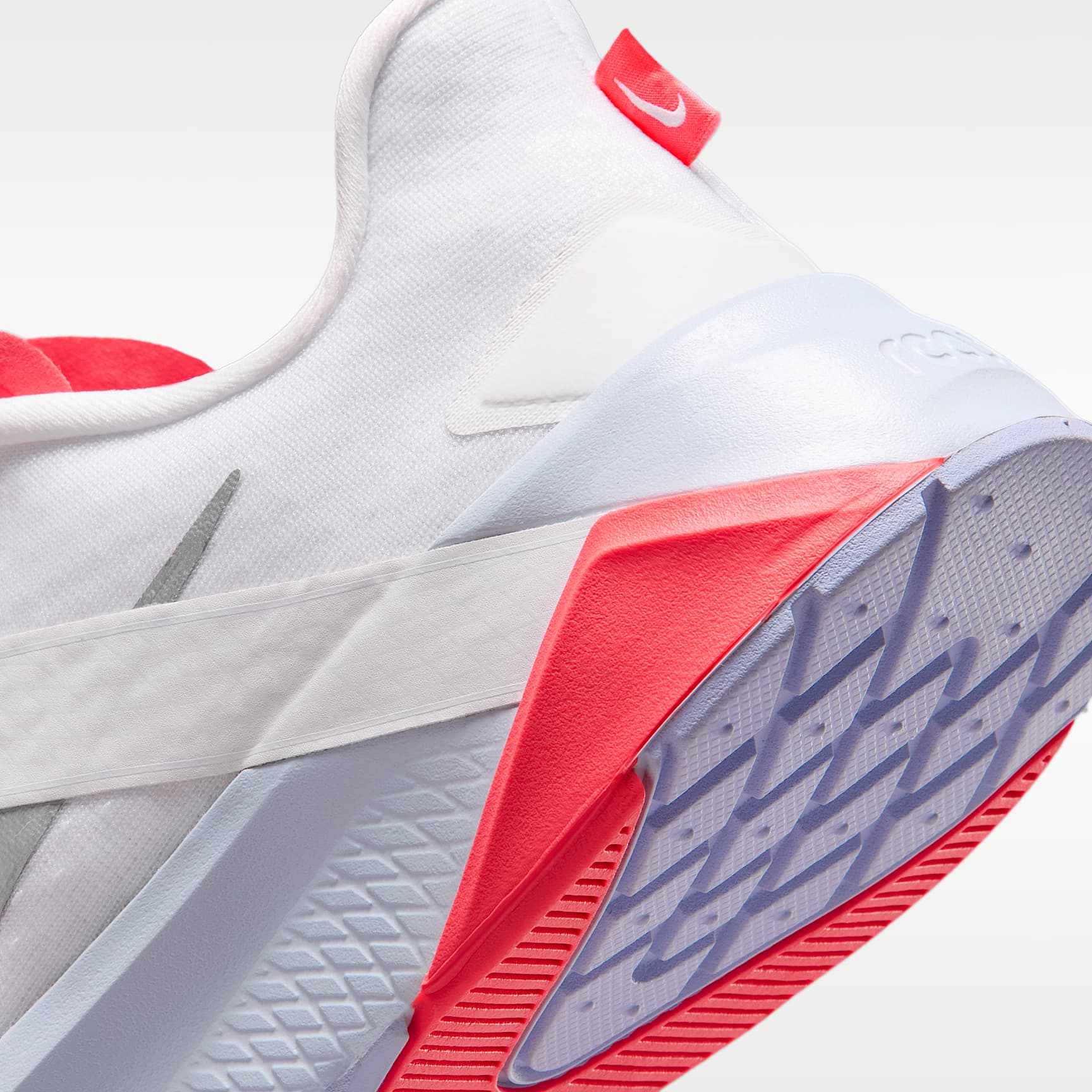 Nike Hybrid RN Trainingsschuh (Damen) – Weiß/Laser Crimson/Football Grey/Metallic Silver
