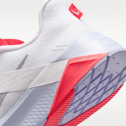 Nike Hybrid RN Trainingsschuh (Damen) – Weiß/Laser Crimson/Football Grey/Metallic Silver