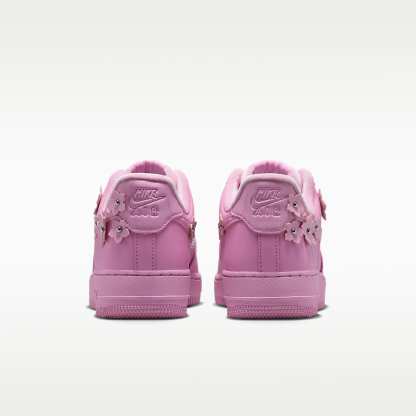 Nike Air Force 1 '07 "Florette" Schuh (Damen) – Pink Rise/Pink Foam/Metallic Silver/Pink Rise