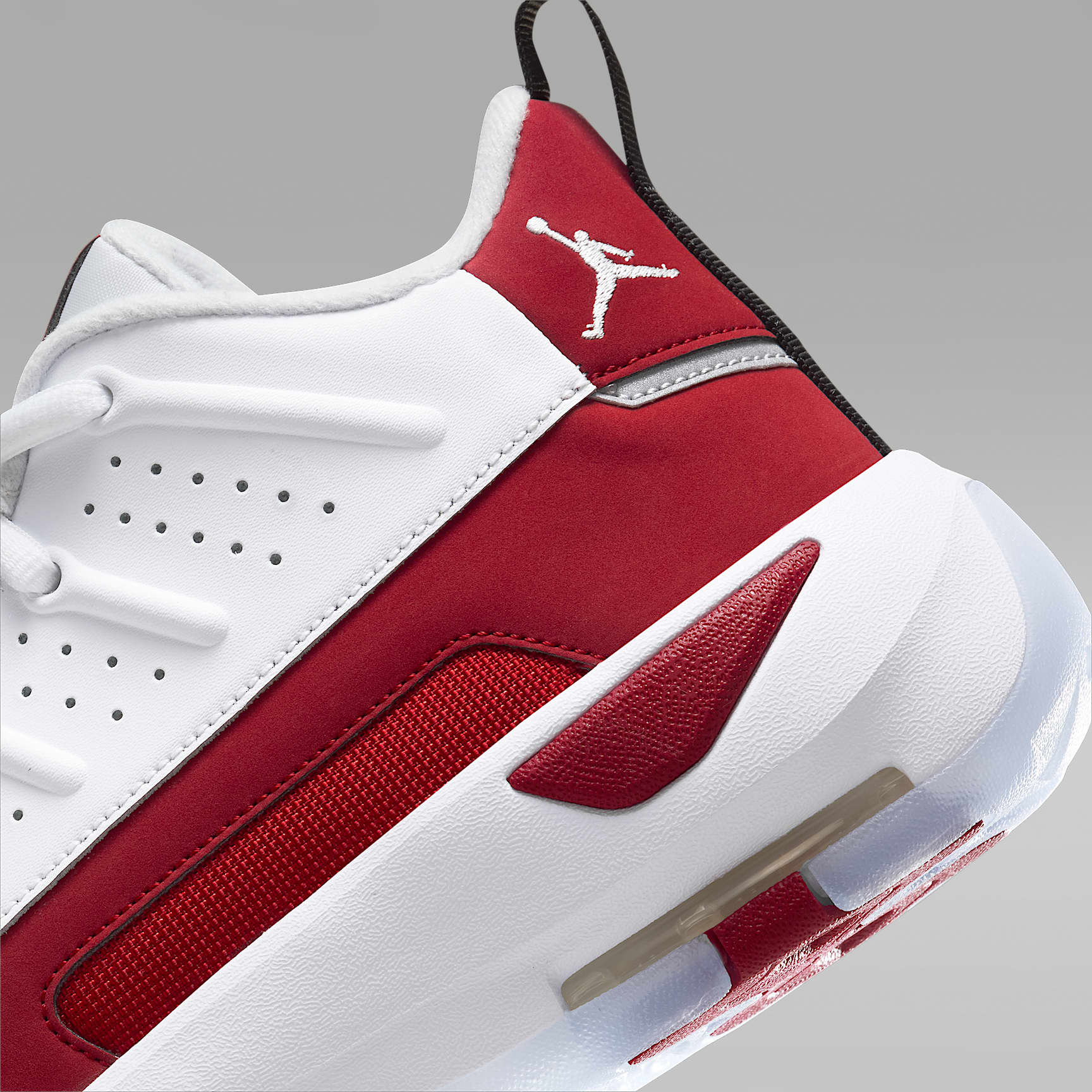 Jordan Max Aura 7 Schuh (Herren) – Weiß/Gym Red/Schwarz/Weiß