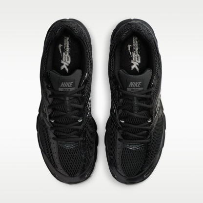 Nike Air Max Moto 2K Schuh (Herren) – Schwarz/Metallic Dark Grey/Dark Smoke Grey