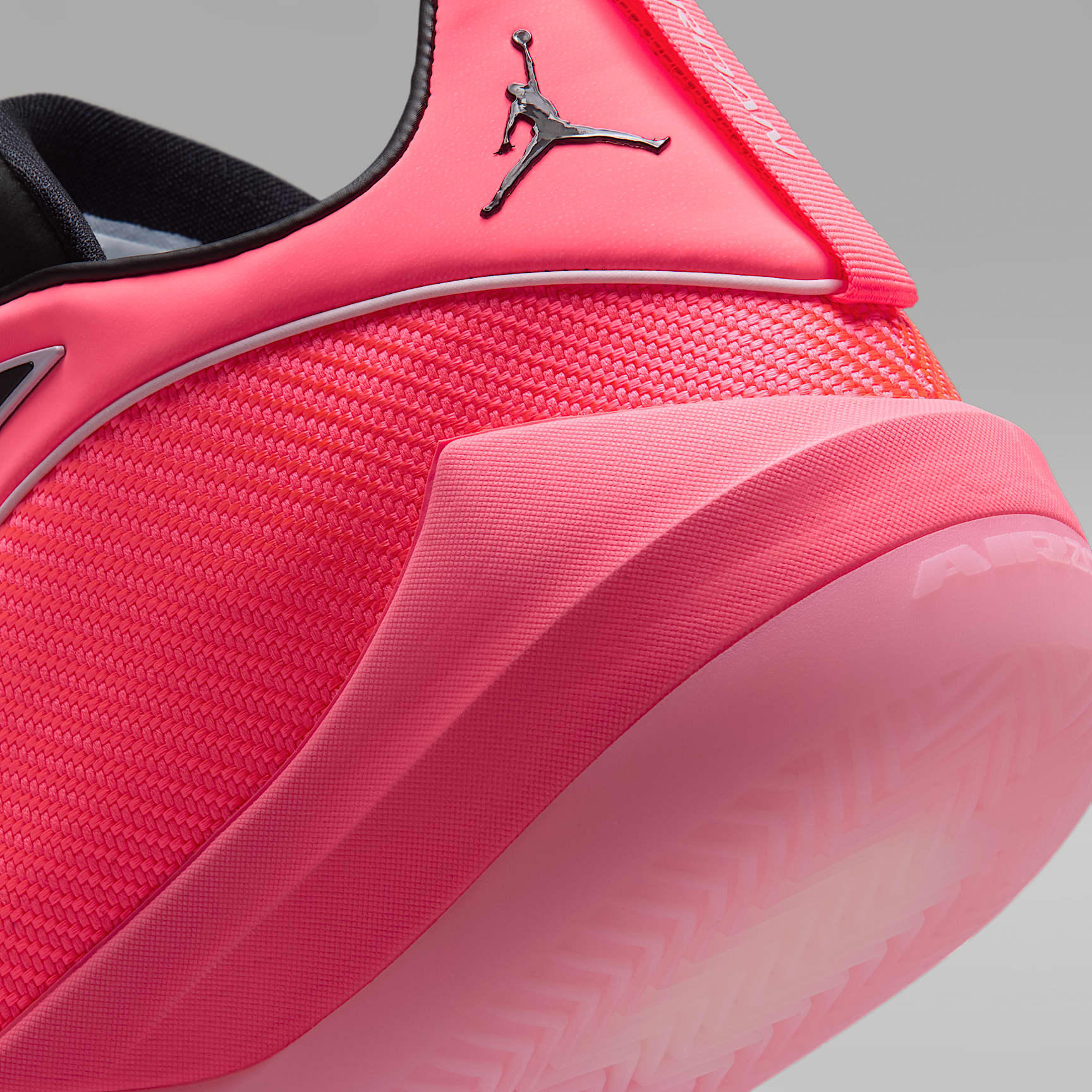 Jordan Triangle Basketballschuh – Hyper Punch/Medium Soft Pink/Regal Pink/Schwarz