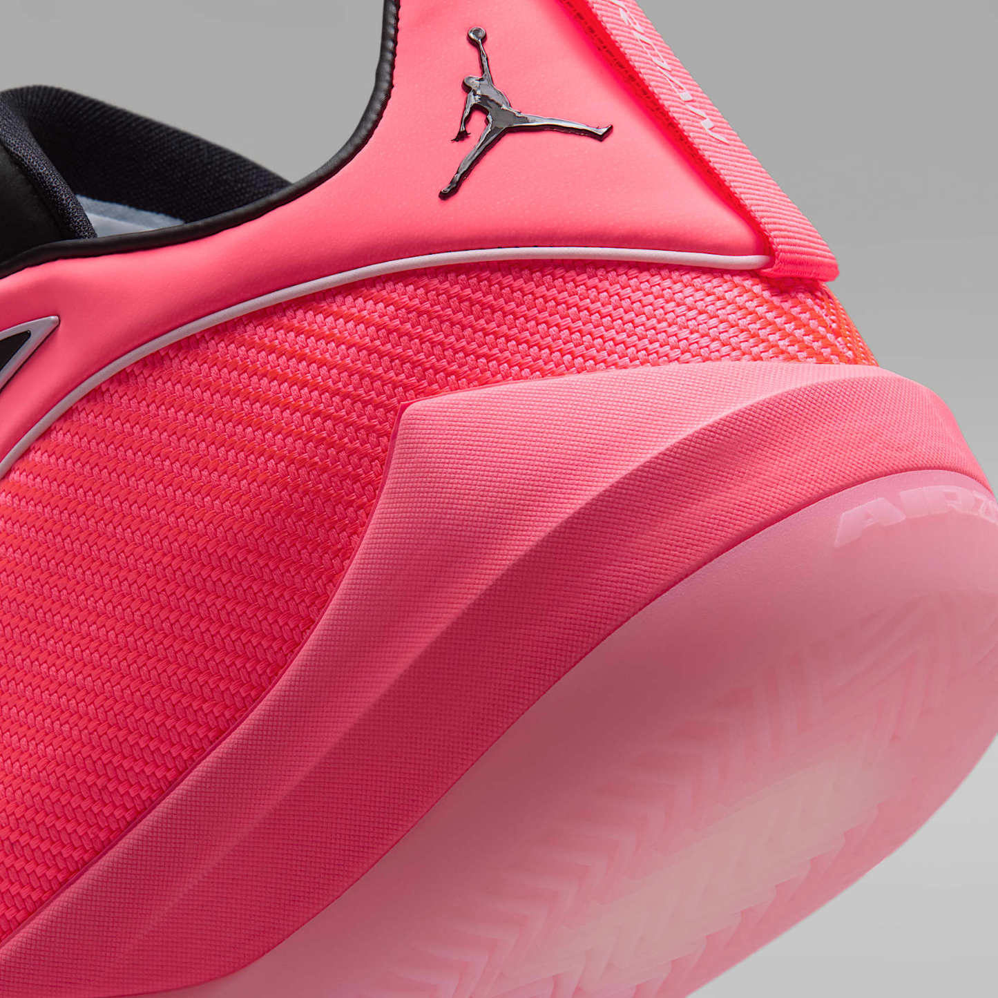 Jordan Triangle Basketballschuh – Hyper Punch/Medium Soft Pink/Regal Pink/Schwarz