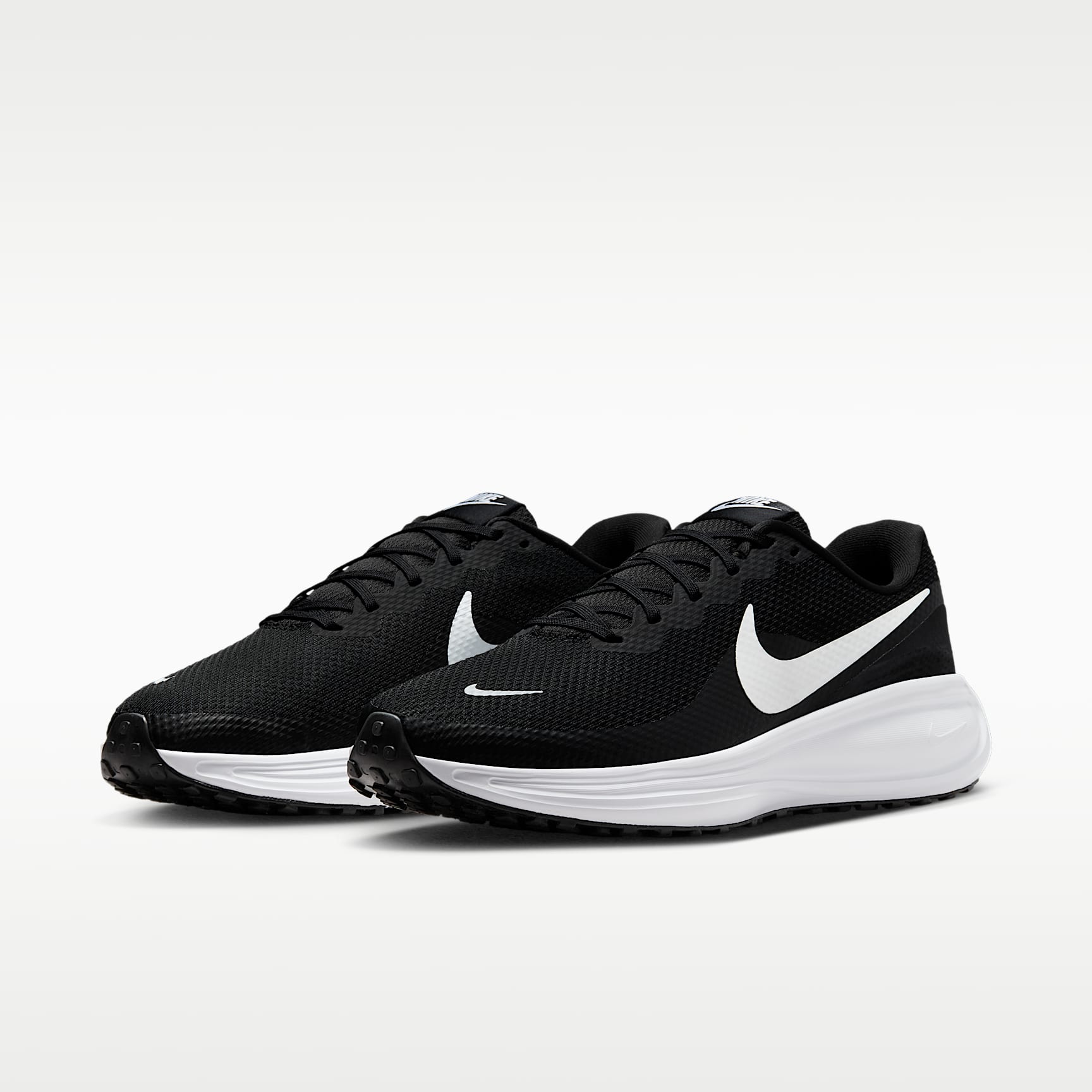 Nike Revolution 8 Straßenlaufschuh (Herren, weit) – Schwarz/Schwarz/Weiß