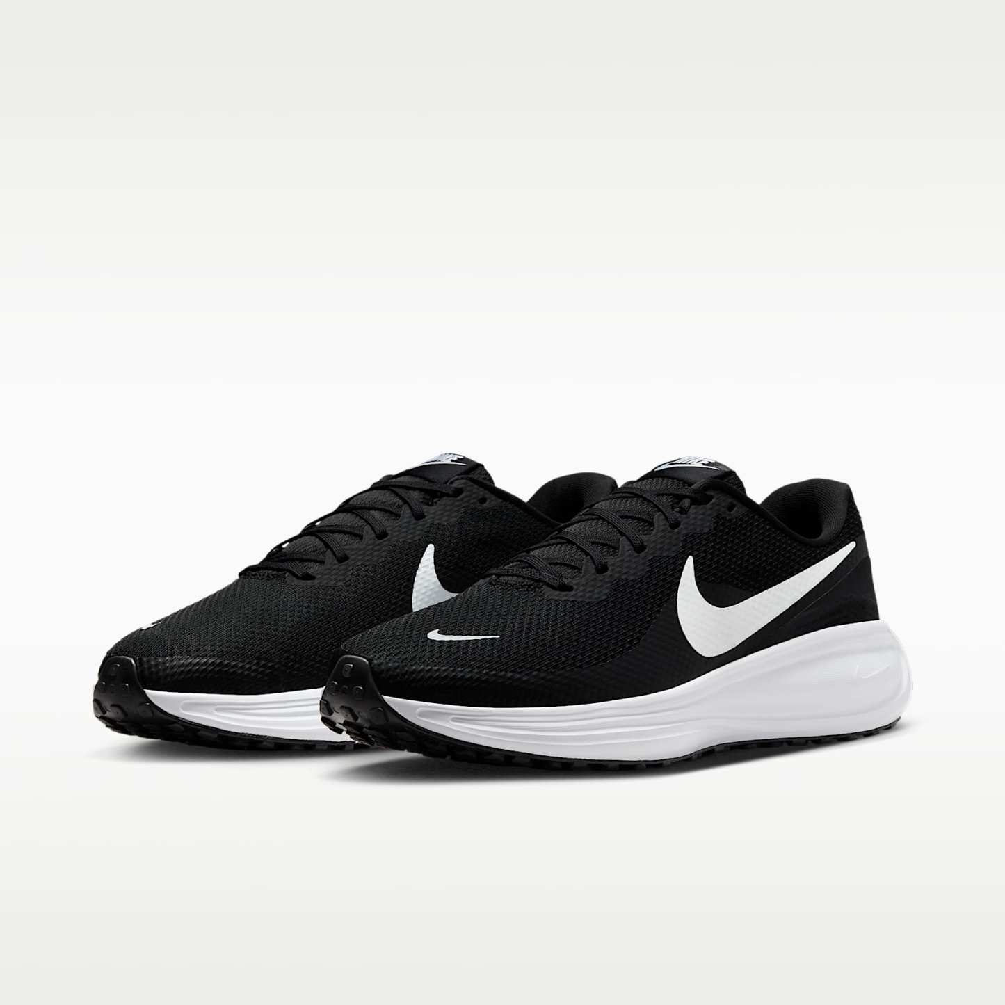 Nike Revolution 8 Straßenlaufschuh (Herren, weit) – Schwarz/Schwarz/Weiß
