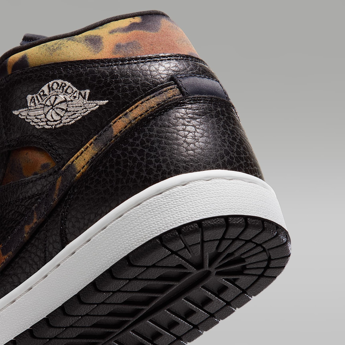 Air Jordan 1 Mid SE Schuh (Damen) – Schwarz/Velvet Brown/Chalk