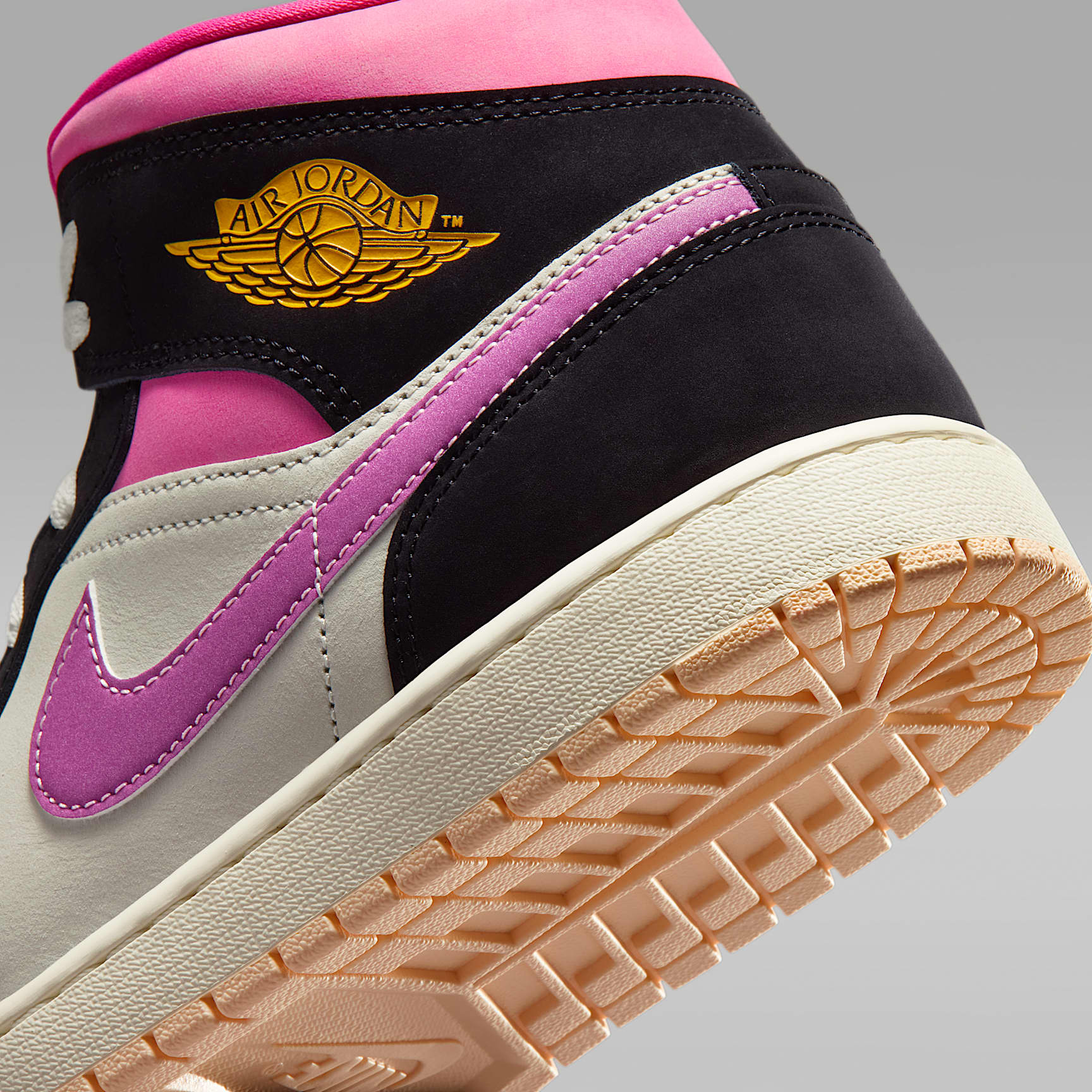 Air Jordan 1 Mid SE Schuh (Herren) – Schwarz/Sail/Pinksicle/University Gold