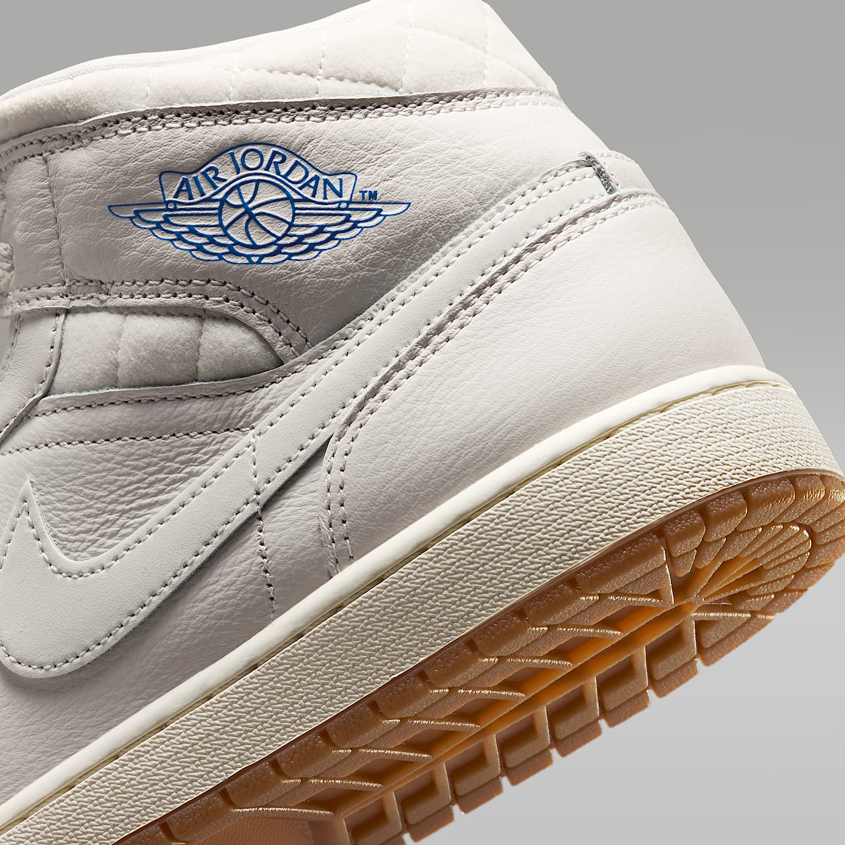 Air Jordan 1 Mid SE Schuh (Herren) – Phantom/Gum Dark Brown/University Red/Sail