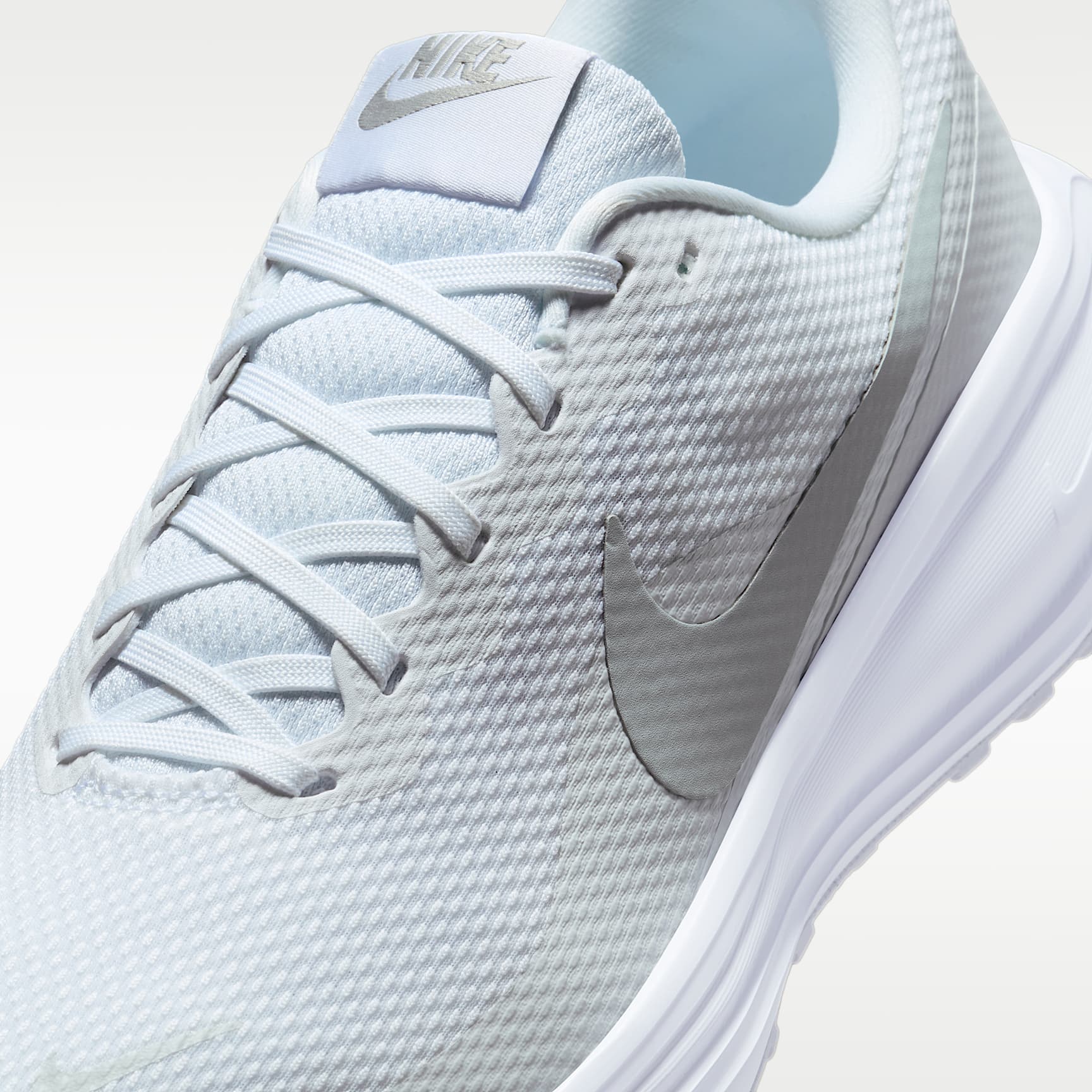 Nike Revolution 8 Straßenlaufschuh (Herren) – Weiß/Pure Platinum