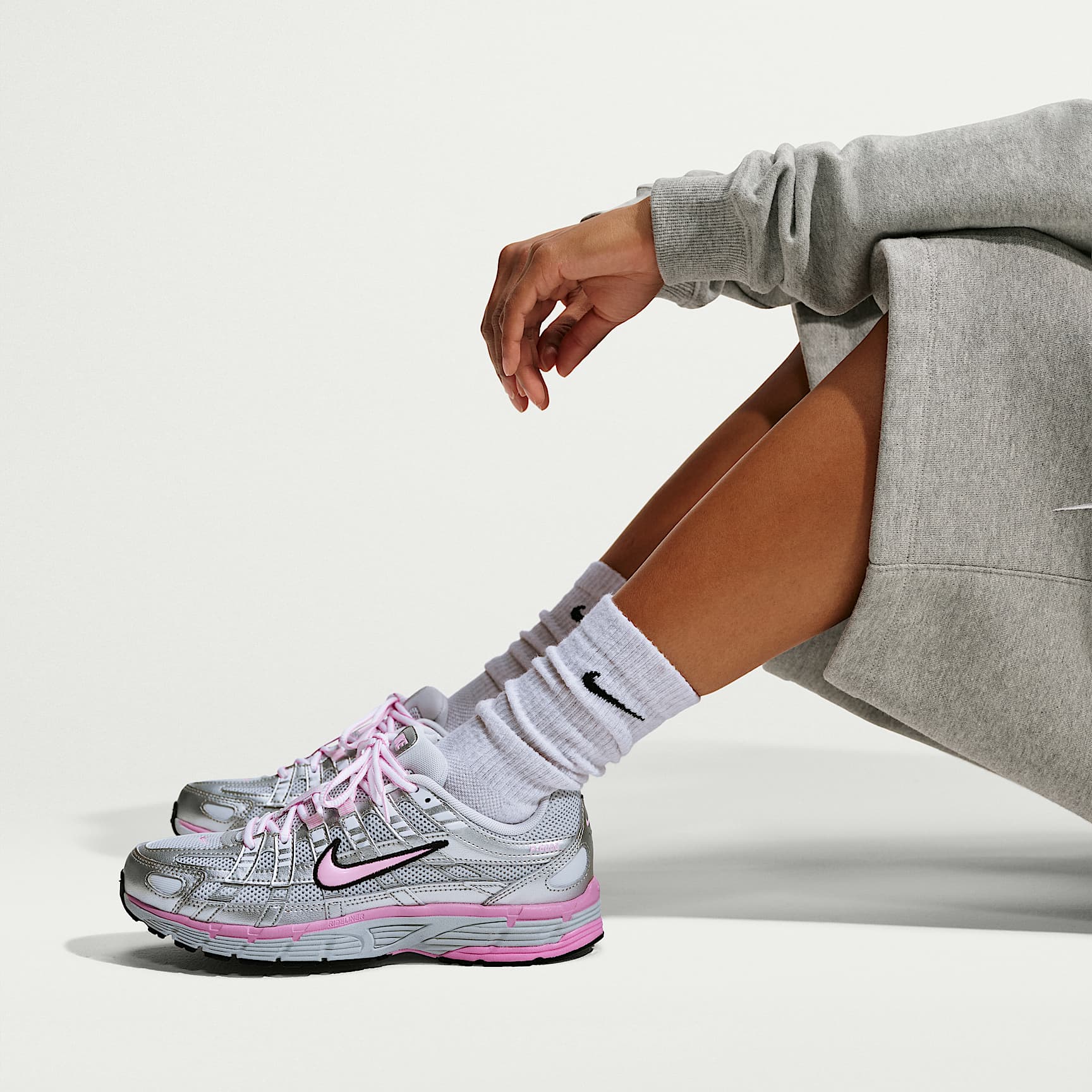 Nike P-6000 Schuh (Damen) – Pure Platinum/Metallic Silver/Schwarz/Pink Rise