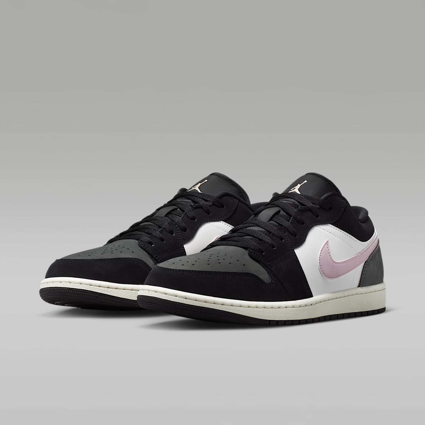 Air Jordan 1 Low SE Herrenschuh – Schwarz/Iron Grey/Weiß/Iced Carmine