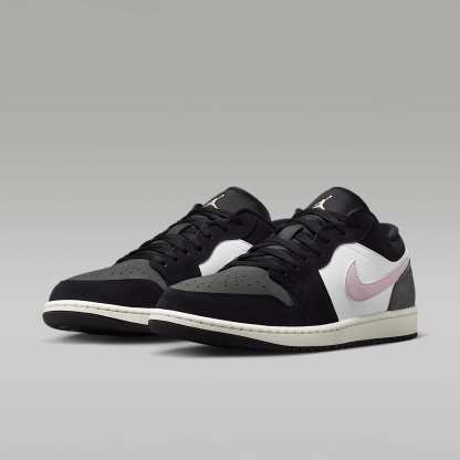 Air Jordan 1 Low SE Herrenschuh – Schwarz/Iron Grey/Weiß/Iced Carmine
