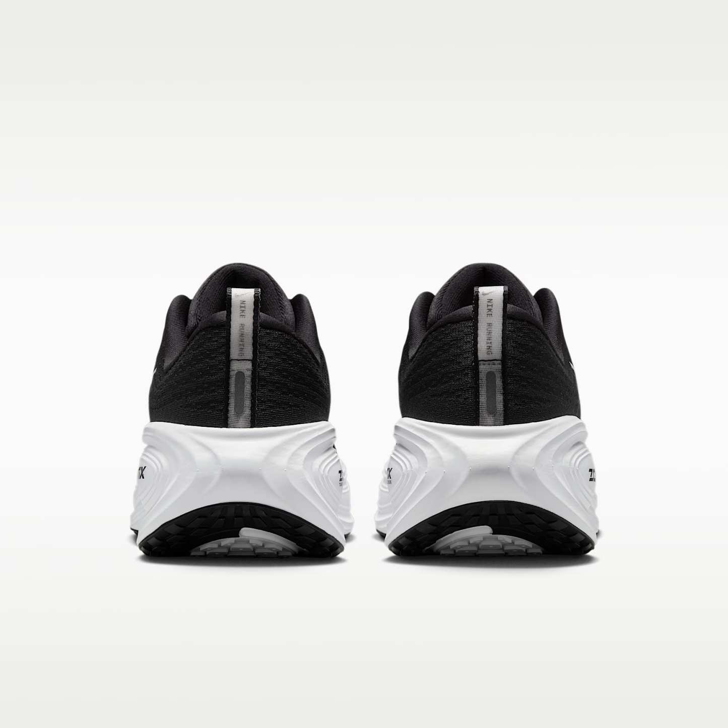 Nike Vomero Plus Straßenlaufschuh (Damen) – Schwarz/Cool Grey/Metallic Dark Grey/Weiß