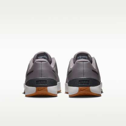 Nike MC Trainer 4 Trainingsschuh (Herren) – Pencil Point/Photon Dust/Gum Medium Brown/Dark Smoke Grey